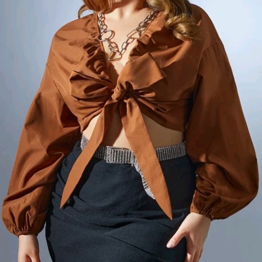 NEW Plus Size front tied gathered cropped blouse.
